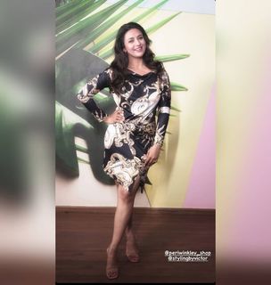 Divyanka Tripathi feet photo thumbnail