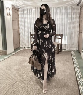 Divyanka Tripathi feet photo thumbnail