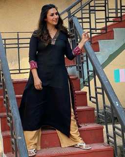 Divyanka Tripathi feet photo thumbnail