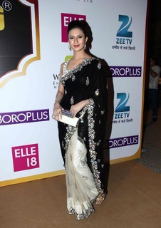 Divyanka Tripathi feet photo thumbnail