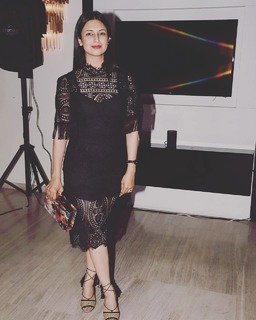 Divyanka Tripathi feet photo thumbnail