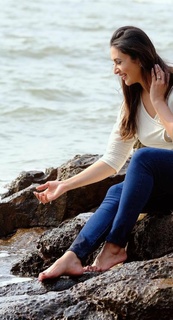 Divyanka Tripathi feet photo thumbnail