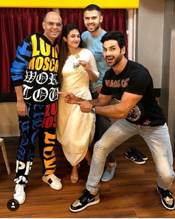 Divyanka Tripathi feet photo thumbnail