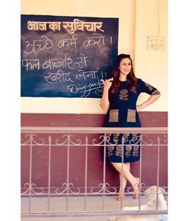 Divyanka Tripathi feet photo thumbnail