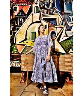 Divyanka Tripathi feet photo thumbnail