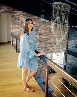 Divyanka Tripathi feet photo thumbnail