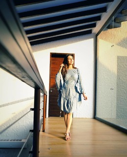 Divyanka Tripathi feet photo thumbnail