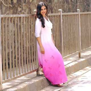 Divyanka Tripathi feet photo thumbnail