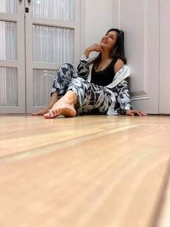 Divyanka Tripathi feet photo thumbnail