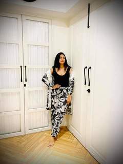 Divyanka Tripathi feet photo thumbnail