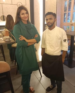 Divyanka Tripathi feet photo thumbnail