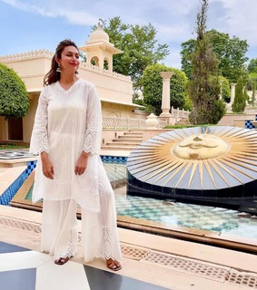 Divyanka Tripathi feet photo thumbnail