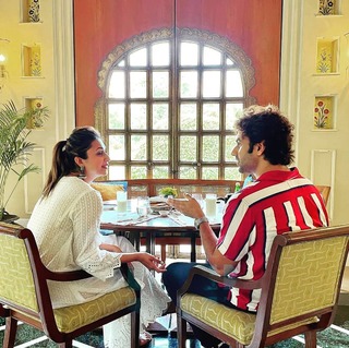 Divyanka Tripathi feet photo thumbnail