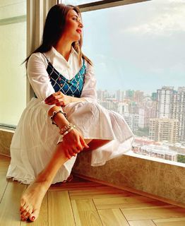 Divyanka Tripathi feet photo thumbnail