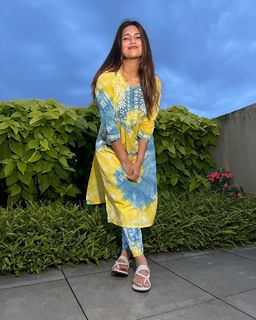 Divyanka Tripathi feet photo thumbnail