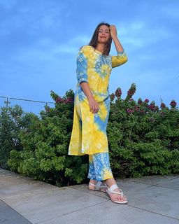 Divyanka Tripathi feet photo thumbnail