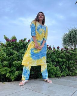 Divyanka Tripathi feet photo thumbnail