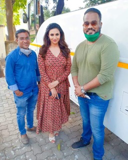 Divyanka Tripathi feet photo thumbnail