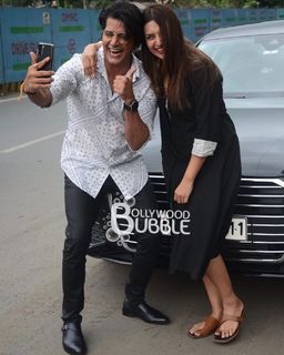 Divyanka Tripathi feet photo thumbnail