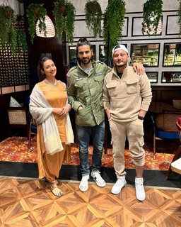 Divyanka Tripathi feet photo thumbnail