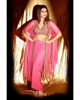 Divyanka Tripathi feet photo thumbnail