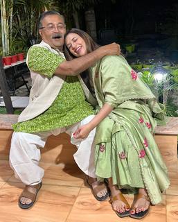 Divyanka Tripathi feet photo thumbnail