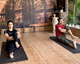 Divyanka Tripathi feet photo thumbnail