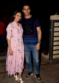 Divyanka Tripathi feet photo thumbnail