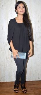 Divyanka Tripathi feet photo thumbnail