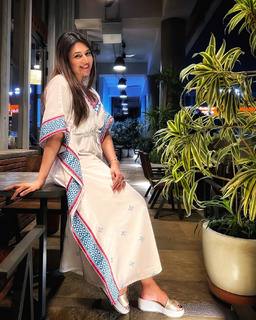 Divyanka Tripathi feet photo thumbnail