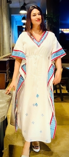 Divyanka Tripathi feet photo thumbnail