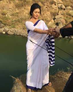 Divyanka Tripathi feet photo thumbnail