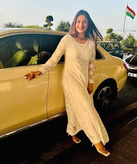 Divyanka Tripathi feet photo thumbnail