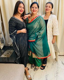 Divyanka Tripathi feet photo thumbnail