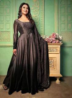 Divyanka Tripathi feet photo thumbnail