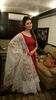 Divyanka Tripathi feet photo thumbnail
