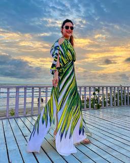 Divyanka Tripathi feet photo thumbnail