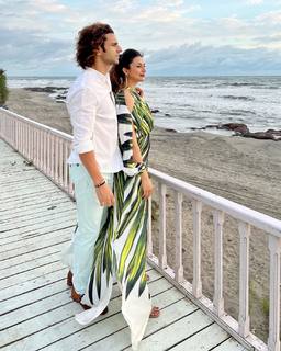 Divyanka Tripathi feet photo thumbnail