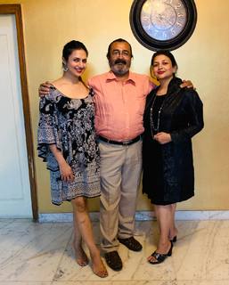 Divyanka Tripathi feet photo thumbnail