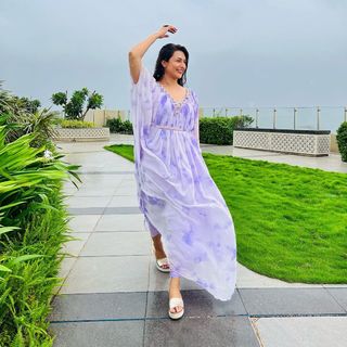 Divyanka Tripathi feet photo thumbnail