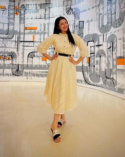 Divyanka Tripathi feet photo thumbnail