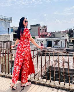 Divyanka Tripathi feet photo thumbnail