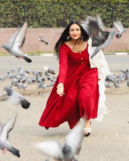 Divyanka Tripathi feet photo thumbnail