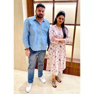 Divyanka Tripathi feet photo thumbnail