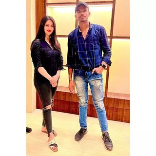 Divyanka Tripathi feet photo thumbnail