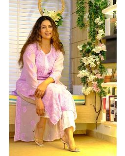 Divyanka Tripathi feet photo thumbnail