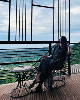 Divyanka Tripathi feet photo thumbnail