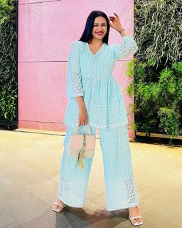 Divyanka Tripathi feet photo thumbnail