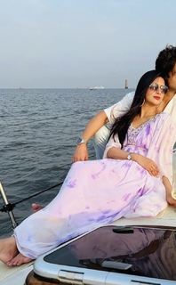 Divyanka Tripathi feet photo thumbnail