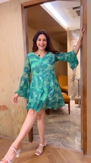 Divyanka Tripathi feet photo thumbnail